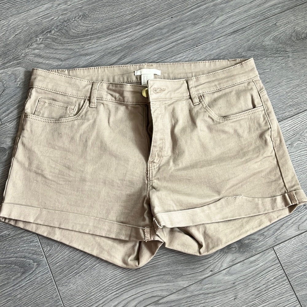 H&M khaki shorts ๐ฅฅ๐ค๐งธ - Picture 2 of 5